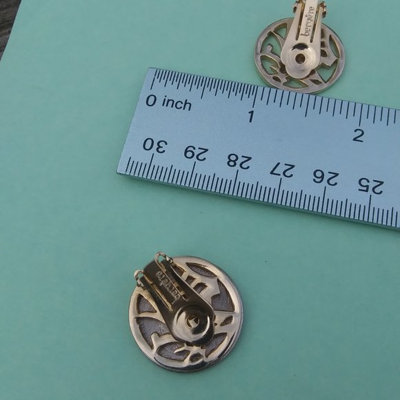Vintage Signed Bergere Asian Symbols in Gold tone Circle Clip On Earrings - Picture 16 of 16